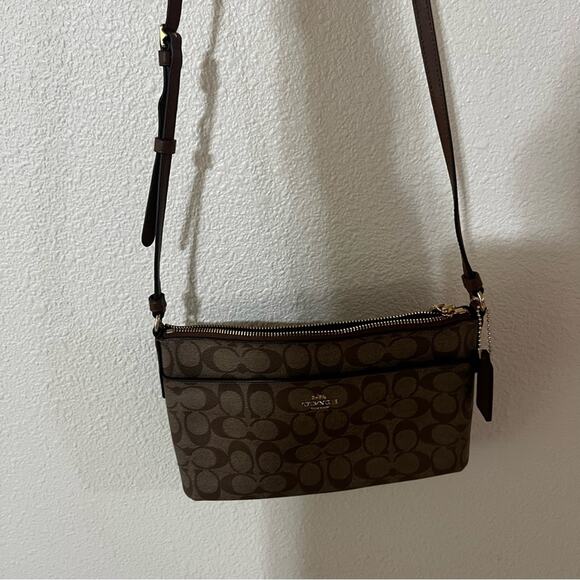 Coach F58316 Signature East/West Crossbody bag 7” x 10.5” - Picture 2 of 7